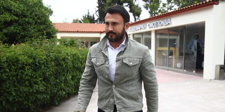 Έξαλλος ο Καρυπίδης: «Κοροϊδευόμαστε; Πώς θα πάνε 10.000 φίλοι του Ολυμπιακού στη Νέα Φιλαδέλφεια; Με υποβρύχιο;»
