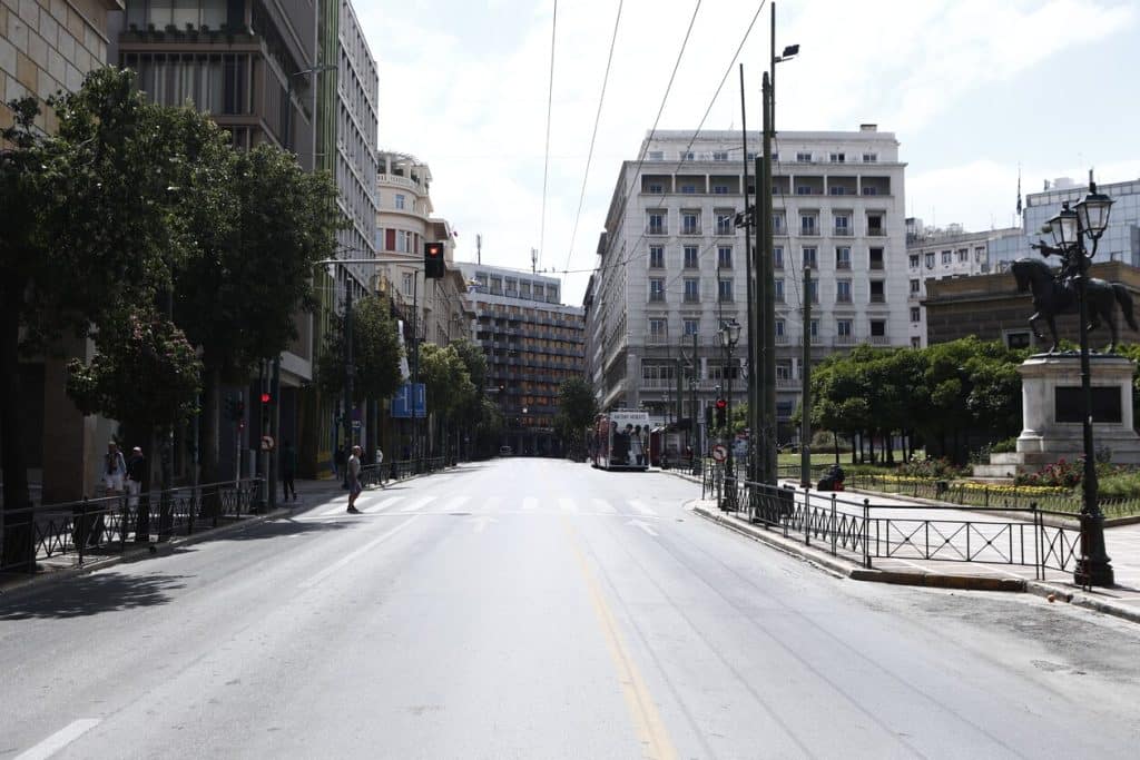 athina 2 - Έρημη πόλη η Αθήνα - Άδειοι οι δρόμοι την Κυριακή του Πάσχα! (εικόνες)