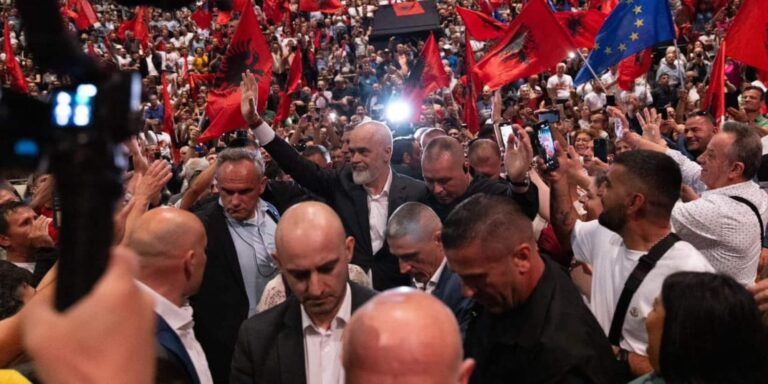 Έντι Ράμα: Οι πρώτες αναρτήσεις μετά την αλβανική φιέστα στην Αθήνα (εικόνες & βίντεο)