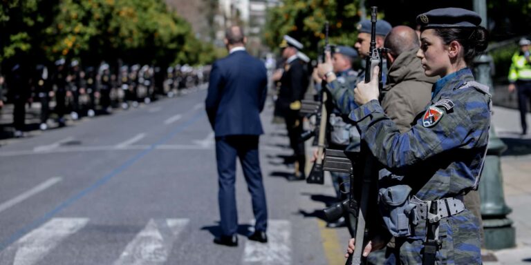 Τι θα ισχύσει τελικά με τη στράτευση των γυναικών στην Ελλάδα