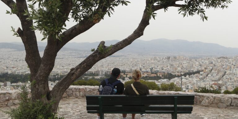 Καιρός: Αραιές νεφώσεις και αφρικανική σκόνη – Πού θα βρέξει