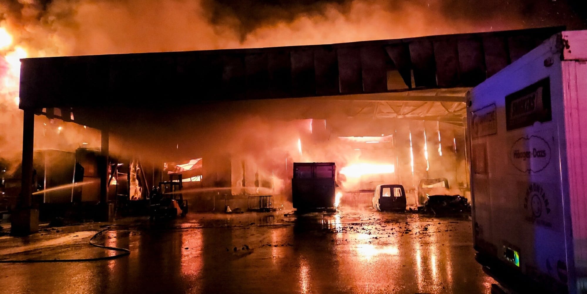 Η πυρκαγιά στο εργοστάσιο στη Λαμία