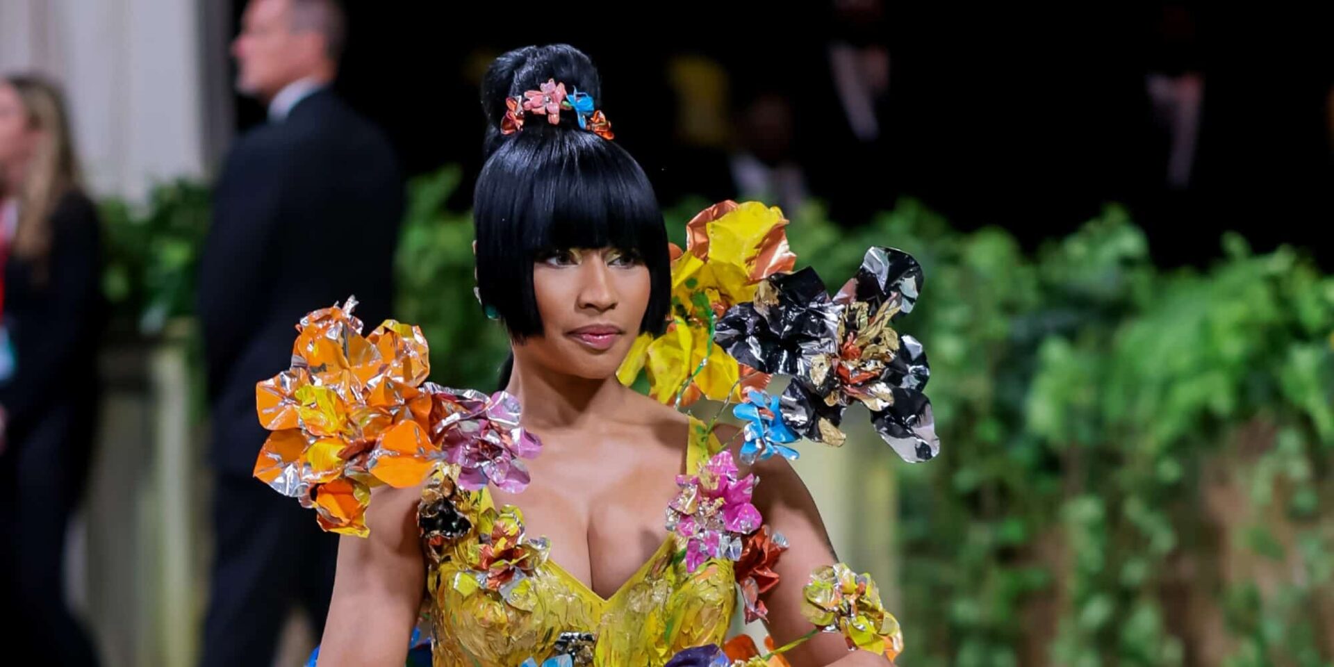 Η Νίκι Μινάζ στο Met Gala