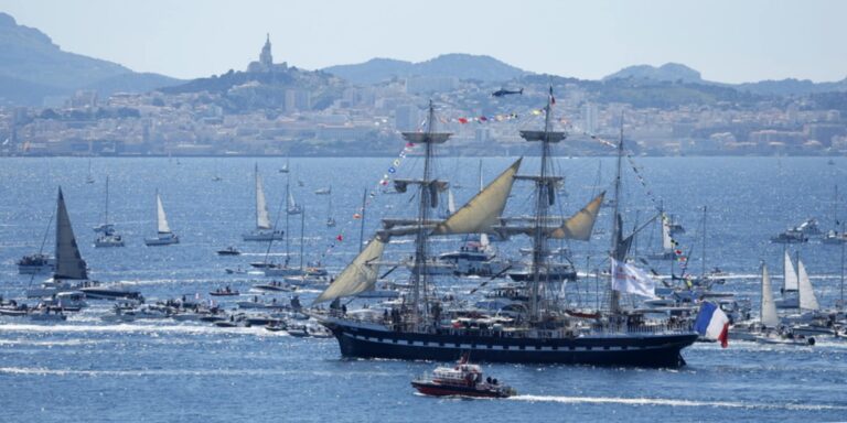 Η Ολυμπιακή φλόγα έφτασε στη Μασσαλία υπό δρακόντεια μέτρα ασφαλείας
