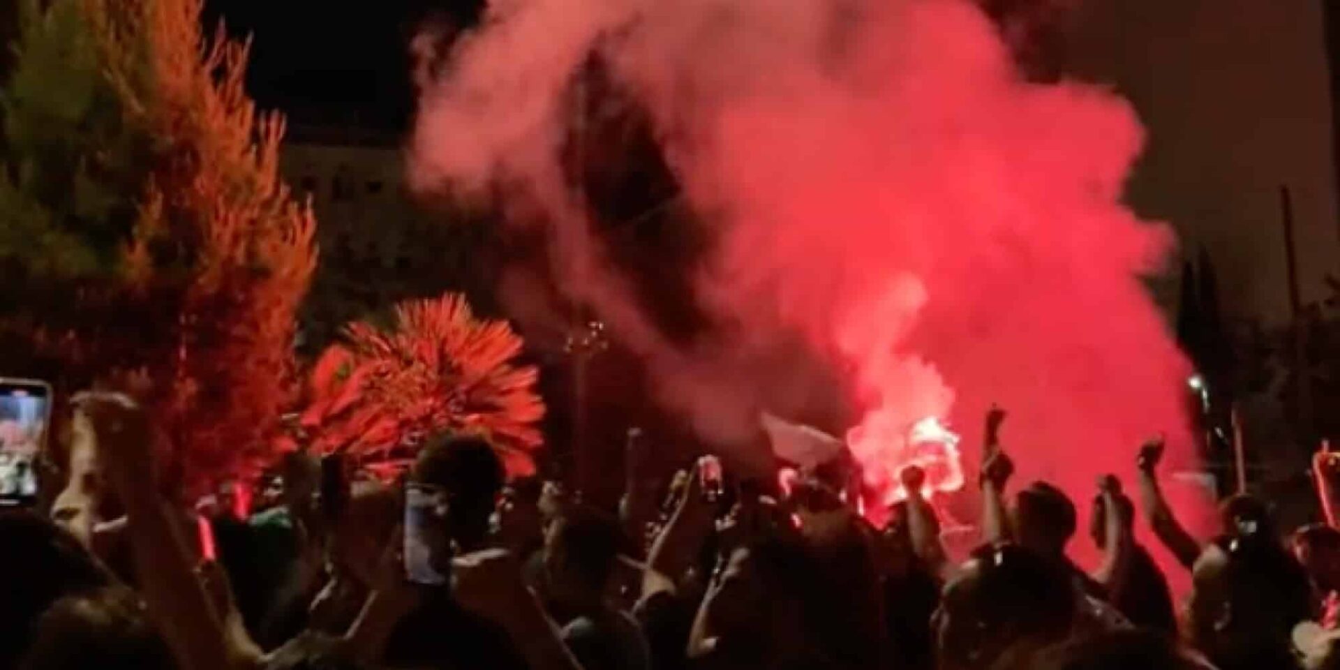 Οι οπαδοί του Παναθηναϊκού πανηγυρίζουν