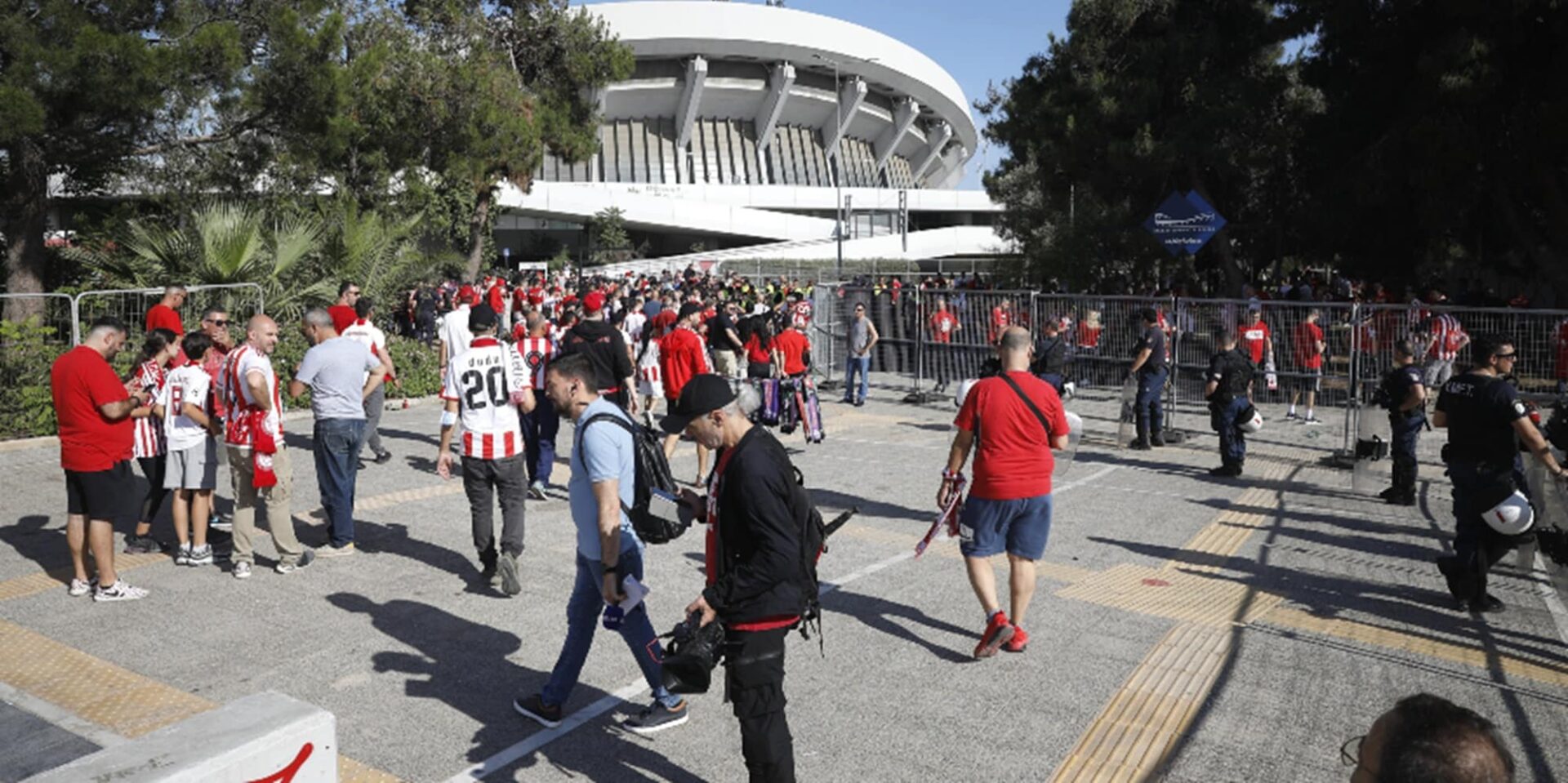 Οπαδοί του Ολυμπιακού στο ΣΕΦ