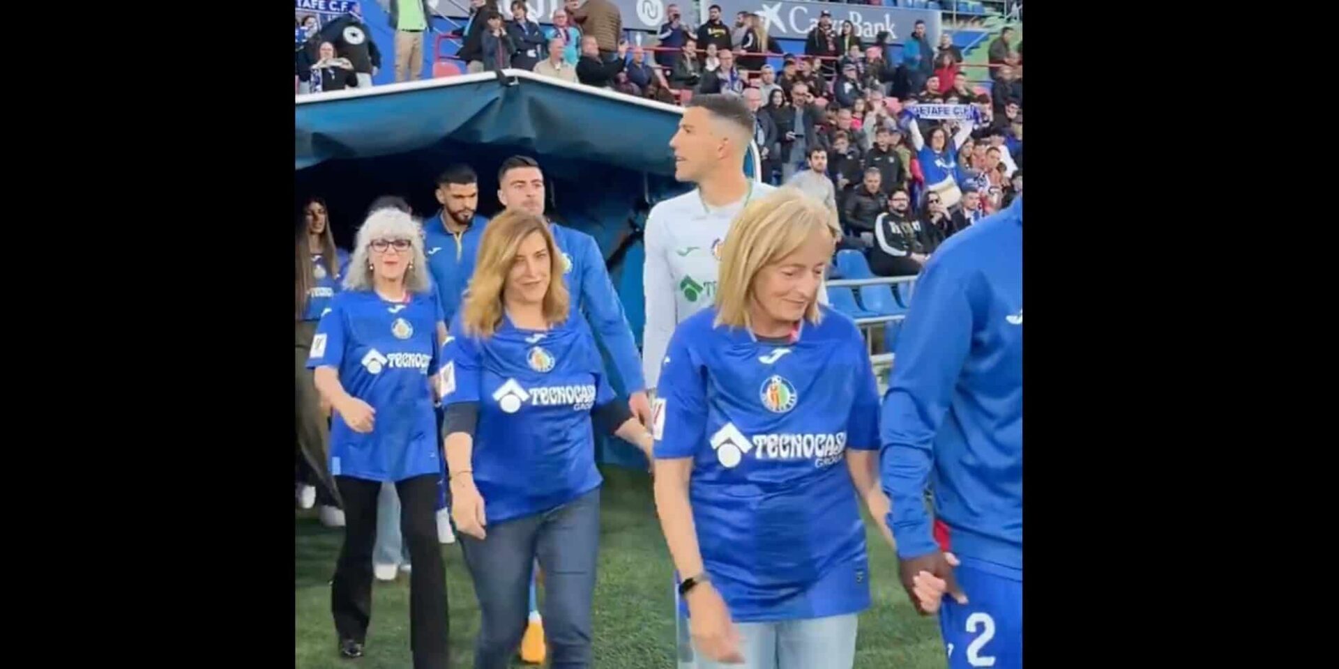 Οι παίκτες της Χετάφε μπήκαν στο γήπεδο με τις μαμάδες τους