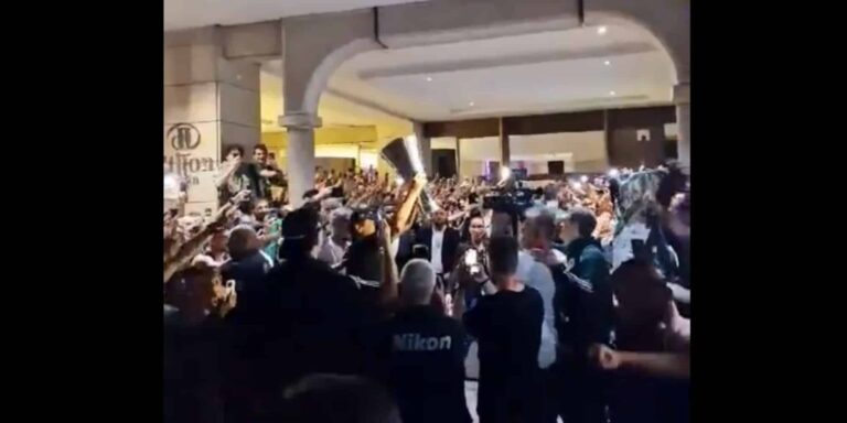 Παναθηναϊκός: Πανζουρλισμός στο ξενοδοχείο με την άφιξη της κούπας – Αποθέωση για Αταμάν και παίκτες (βίντεο)