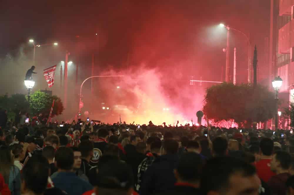 Ολυμπιακός: Έξαλλοι πανηγυρισμοί στο Πασαλιμάνι για την ιστορική πρόκριση στον τελικό του Conference League (εικόνες & βίντεο)