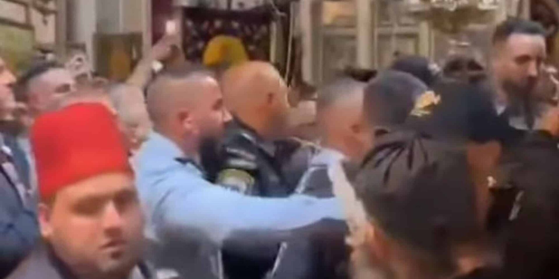 Συνέλαβαν τον φρουρό του Έλληνα πρόξενου στην αφή του Αγίου Φωτός στην Ιερουσαλήμ