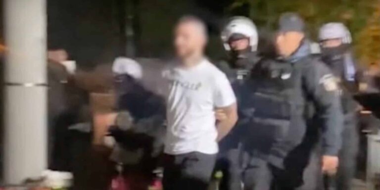Συνελήφθη γνωστός τράπερ στην Κηφισιά – Αρνήθηκε έλεγχο της Αστυνομίας (βίντεο)