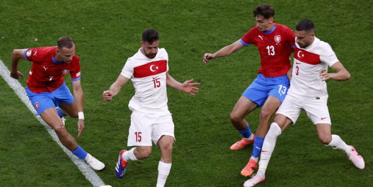 Euro 2024: Πρόκριση με νίκη (1-2) για την Τουρκία, αποκλείστηκε η Τσεχία (βίντεο)
