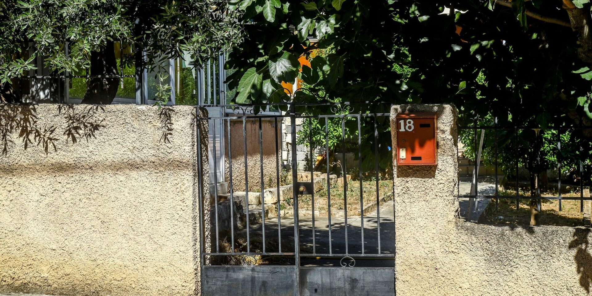 Το σπίτι που βρέθηκε νεκρός ο ηλικιωμένος στα Άνω Λιόσια