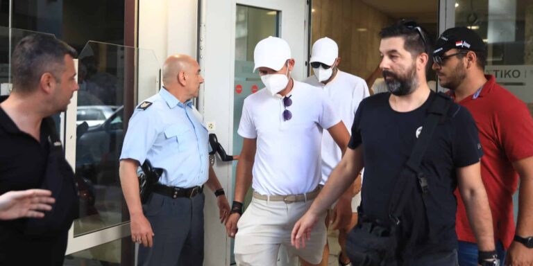 Φωτιά στην Ύδρα: Τι δείχνουν οι έρευνες στο σκάφος – Την Τετάρτη απολογούνται οι συλληφθέντες