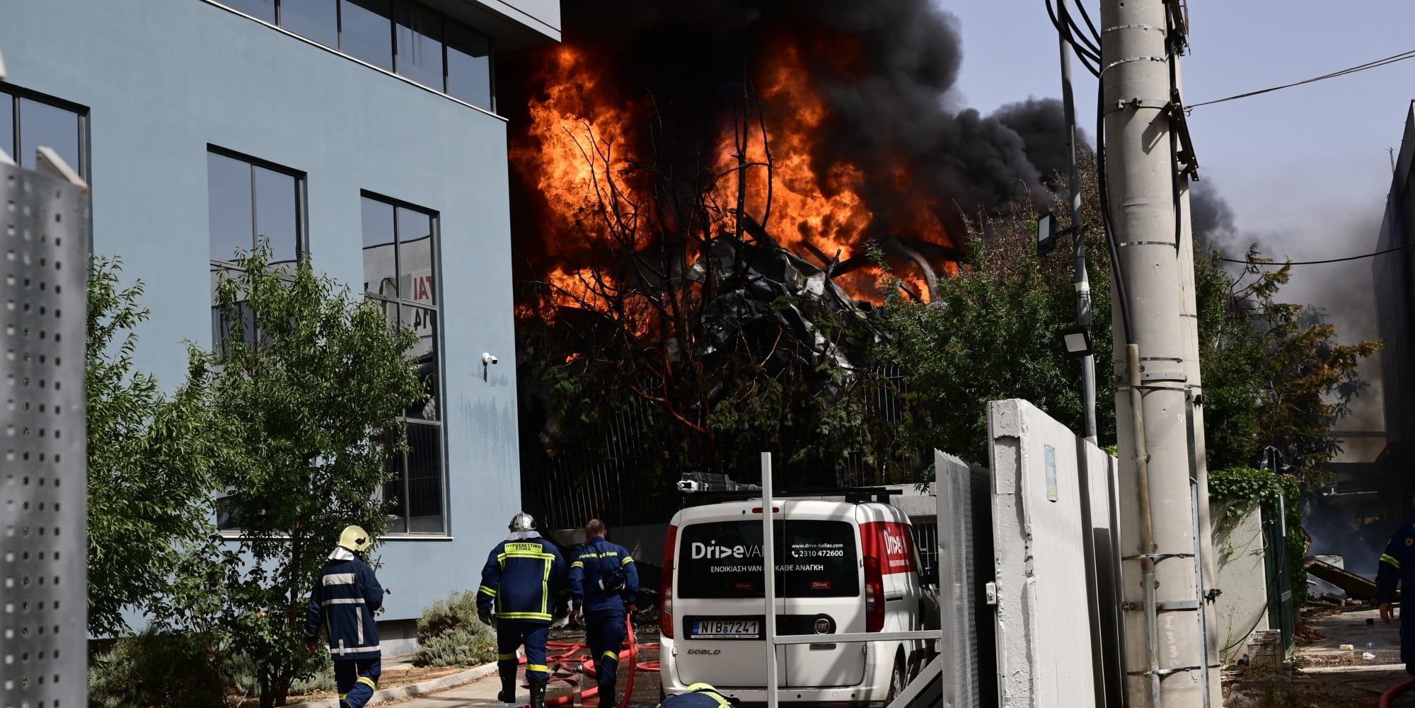 Φωτιά και έκρηξη σε εργοστάσιο στην Κηφισιά