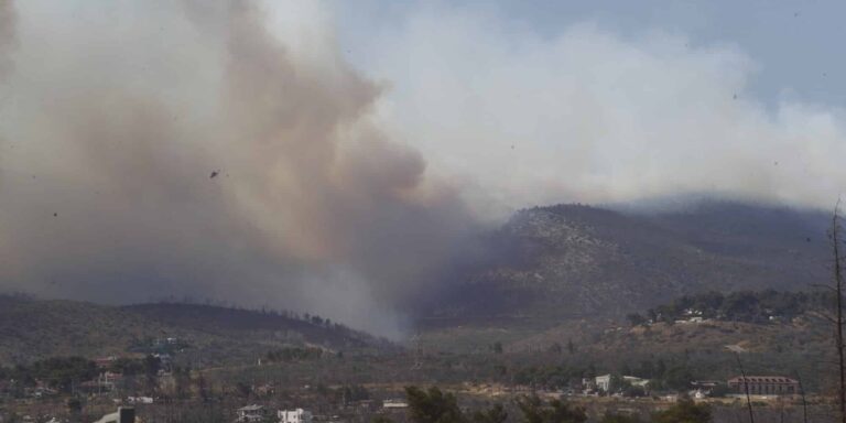 Υπό έλεγχο η φωτιά στη Σέριφο – Χωρίς ενεργό μέτωπο η πυρκαγιά στην Πάρνηθα