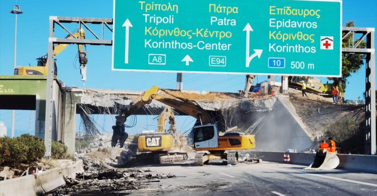 Ισθμός: Κατεδαφίζεται η γέφυρα – Σε ένα ρεύμα η κυκλοφορία στην Αθηνών-Κορίνθου και «μπλόκο» στα φορτηγά (εικόνες & βίντεο)