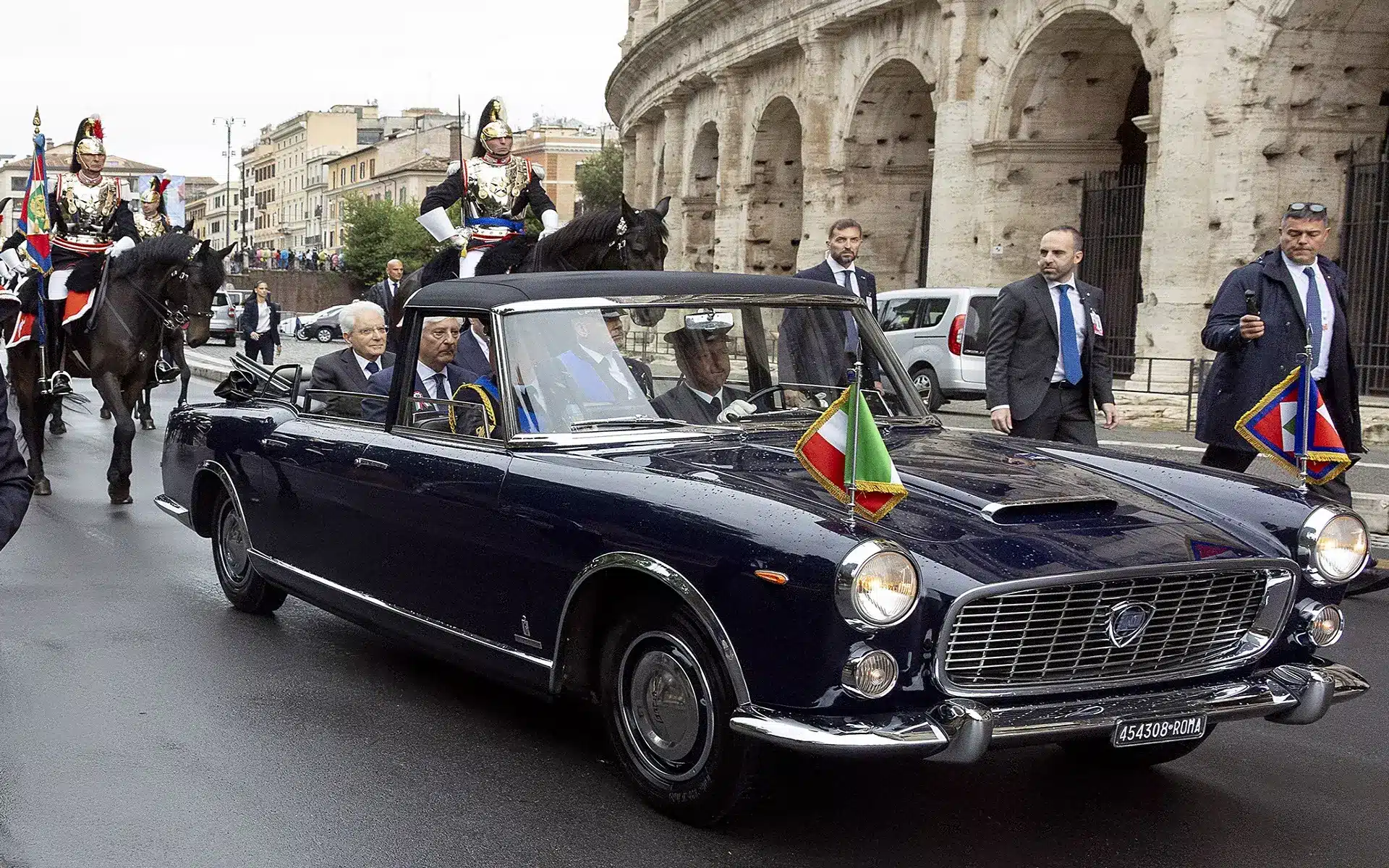 Όπως και τα προηγούμενα χρόνια η Lancia Flaminia ήταν το όχημα που μετέφερε τον Πρόεδρο της Ιταλικής Δημοκρατίας Σέρτζιο Ματαρέλα, στη στρατιωτική παρέλαση