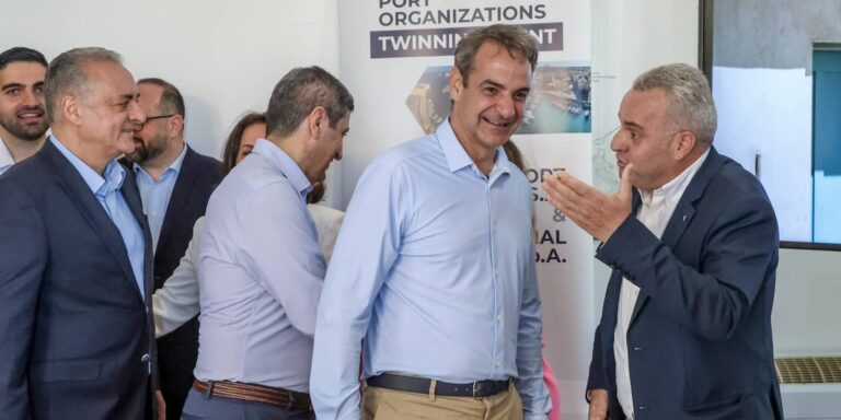 Ο Μητσοτάκης ξεκίνησε την περιοδεία του στο Ηράκλειο: «Αναδεικνύουμε τις λιμενικές υποδομές και επενδύουμε σε αυτές»