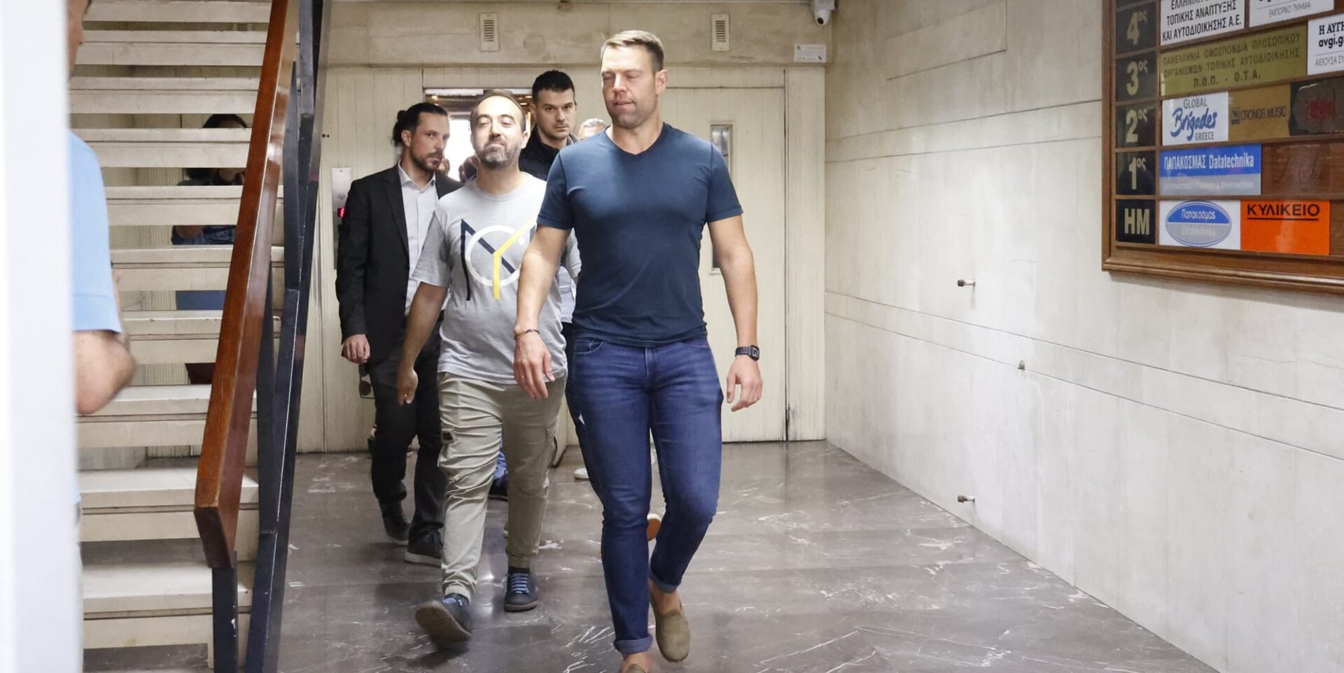 Ο Στέφανος Κασσελάκης στα γραφεία της «Αυγής»