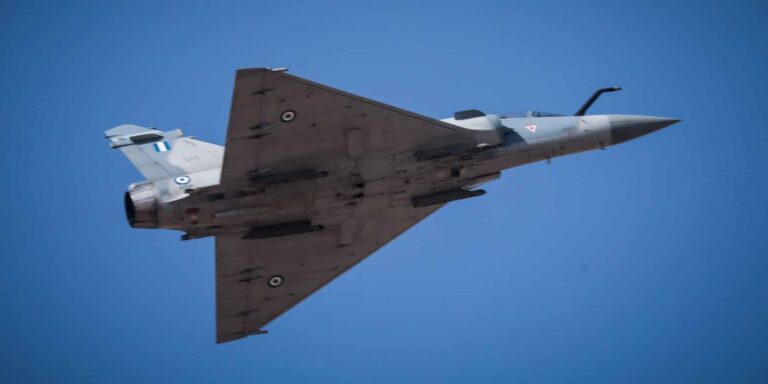 Τανάγρα: Πρόβλημα με Mirage κατά τη διάρκεια προσγείωσης – Εγκατέλειψε το αεροσκάφος ο πιλότος και σώθηκε