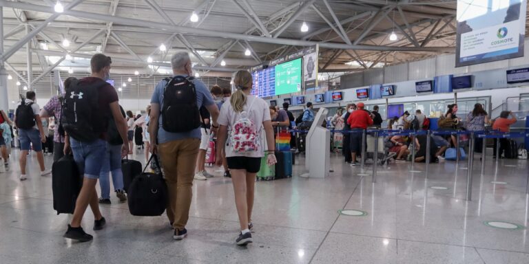 Travel Tuesday: Η «Black Friday» των … τουριστών – Πώς μπορείτε να την εκμεταλλευθείτε