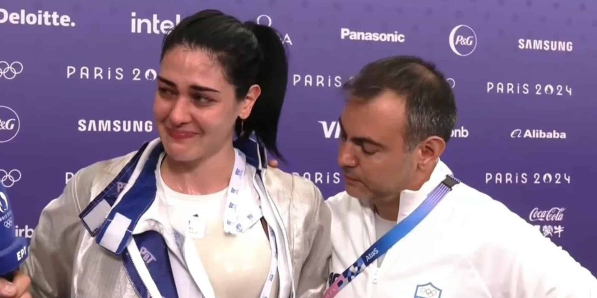 Εμφανώς συγκινημένη η Δώρα Γκουντούρα