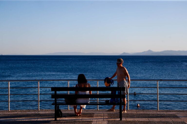 Καιρός: Πώς θα κινηθούν οι θερμές αέριες μάζες που θα φέρουν 41αρια μέχρι τη Δευτέρα – Από πού θα μπει η δροσιά