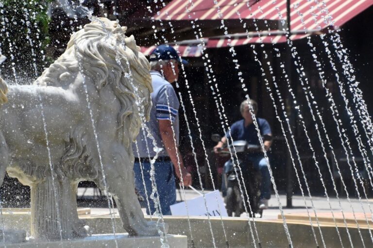 Καιρός: Σήμερα η πιο δύσκολη ημέρα του καύσωνα με 43άρια