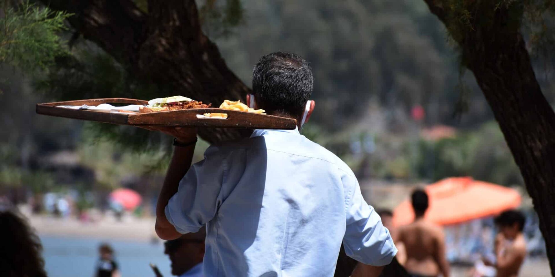 Σερβιτόρος
