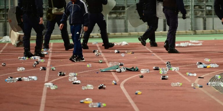 Συναγερμός στις ομάδες με τις αλλαγές στον Πειθαρχικό Κώδικα της ΕΠΟ – Τιμωρία έδρας για ρίψη αντικειμένων, ίδια ποινή με τη ΔΕΑΒ