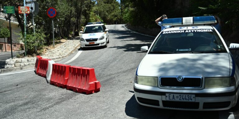 Φωτιά στην Αττική: Εκτροπές κυκλοφορίας από την Τροχαία – Ποιοι δρόμοι έχουν κλείσει