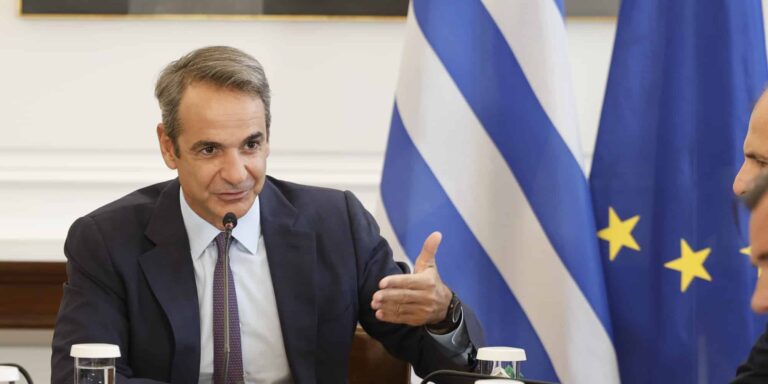 Μητσοτάκης: «Δεν θα αφήσουμε να περάσουν στον καταναλωτή οι υπερβολικές αυξήσεις στην ενέργεια»