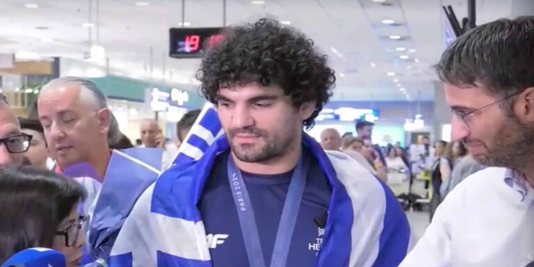 Θοδωρής Τσελίδης: Αποθεωτική υποδοχή για τον «χάλκινο» τζουντόκα στο «Ελ. Βενιζέλος» (βίντεο)
