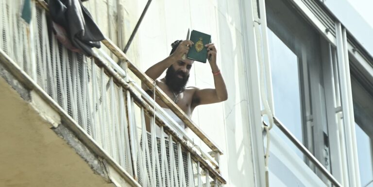 Τέλος στο θρίλερ της Αχαρνών: Αστυνομικοί μπήκαν στο διαμέρισμα και συνέλαβαν τον 28χρονο Παλαιστίνιο!