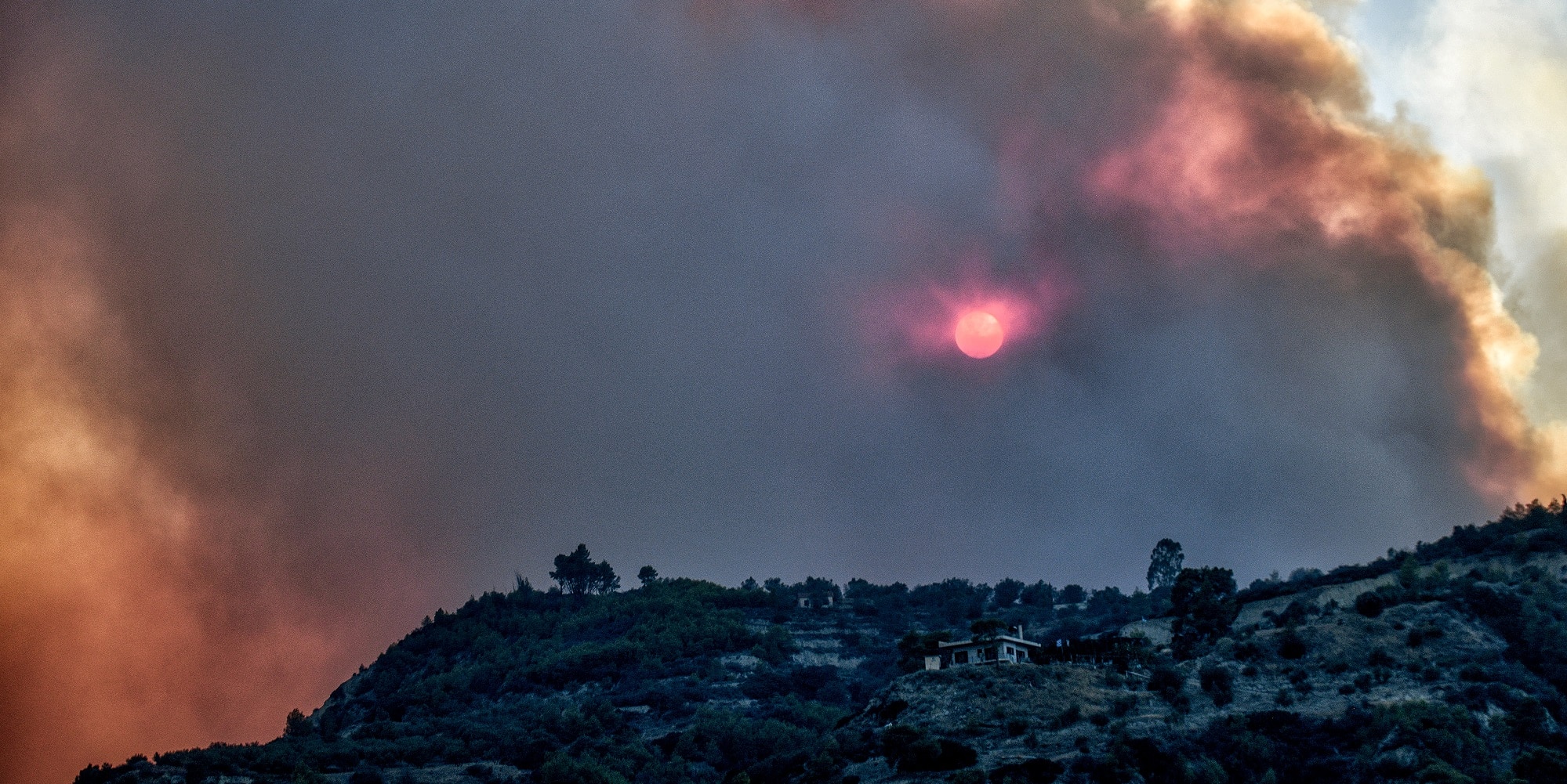 Εικόνα από τη φωτιά στο Ξυλόκαστρο