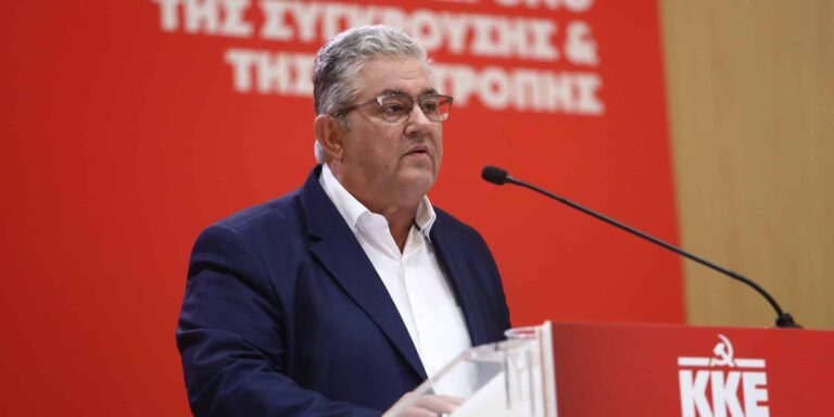 Δημήτρης Κουτσούμπας από τη ΔΕΘ: «Ο Μητσοτάκης θυμίζει serial killer»