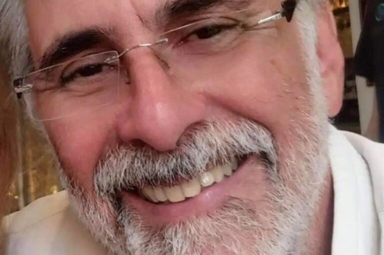 Πέθανε από καρκίνο ο Στάθης Κολυβάς – Είχε κατηγορηθεί άδικα ότι ασελγούσε στον γιο του, αθωώθηκε αλλά δεν άντεξε
