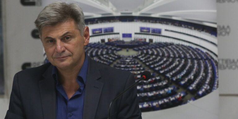 Ο Νίκος Φαραντούρης ανακοίνωσε την υποψηφιότητά για την προεδρία του ΣΥΡΙΖΑ!