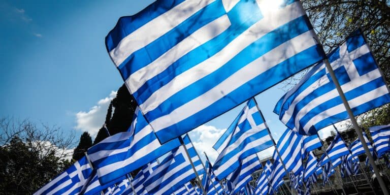 Το Ίδρυμα «Παύλος Γιαννακόπουλος» δώρισε ελληνικές σημαίες στα παιδιά της Α’ Δημοτικού σε όλη την επικράτεια