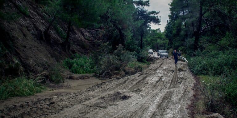 Κακοκαιρία «Bora»: Ένας νεκρός στη Χαλκιδική από υποθερμία – Έπεσε σε χαντάκι 30 μέτρων και πέθανε αβοήθητος