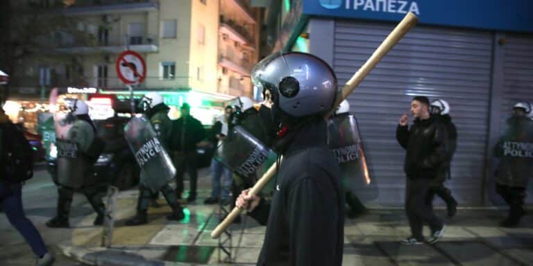 Θεσσαλονίκη: 112 συλλήψεις από τα επεισόδια στην πορεία για τον Γρηγορόπουλο – Ανάμεσά τους τρεις ανήλικοι