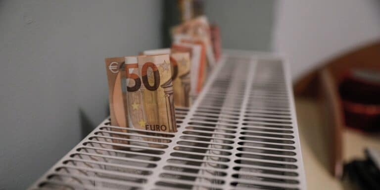 Επίδομα θέρμανσης: Όλα τα ποσά για 52 περιοχές – Παραδείγματα για πετρέλαιο, φυσικό αέριο και ρεύμα