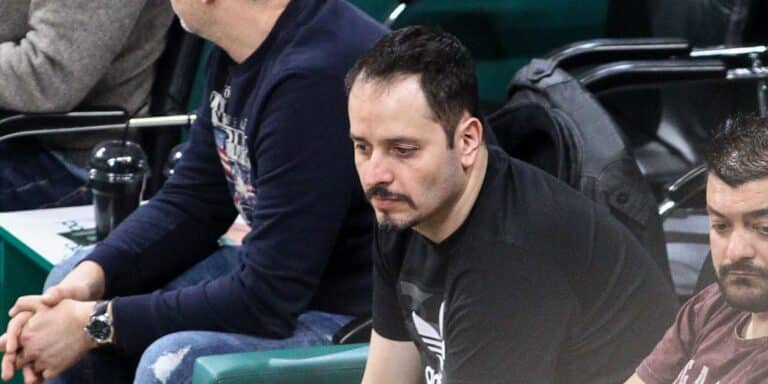 Αλέξανδρος Τσουβέλας: Η τρυφερή φωτογραφία που ανέβασε από την παιδική του ηλικία (εικόνα)
