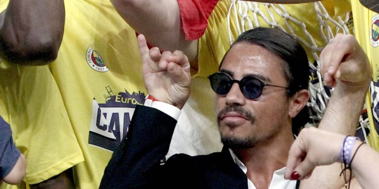 Ο «Salt Bae» ανοίγει εστιατόριο στην Αθήνα: Αποκάλυψε το νέο του επιχειρηματικό βήμα