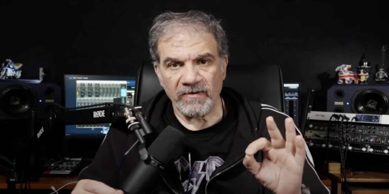 Δημήτρης Σταρόβας: «Δεν έχω φωνή σχεδόν αλλά δεν μου πήγαινε η καρδιά να μην σας ευχηθώ»