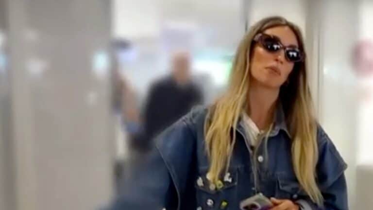 Η Αθηνά Οικονομάκου ενολήθηκε με τους ρεπόρτερ: «Κάτι είχαμε πει, δεν με παρακολουθείτε» (βίντεο)