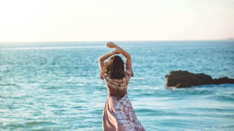 Digital detox weekend: Πώς να επαναφορτίσεις σώμα και νου χωρίς οθόνες σε ένα Σαββατοκύριακο