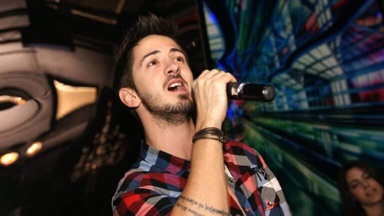 Νίκος Γκάνος: Ο τραγουδιστής ξεσπά για την παραμονή του σε κρατητήριο – «Οι συνθήκες ήταν άθλιες, φοβόμουν να κοιμηθώ» (βίντεο)