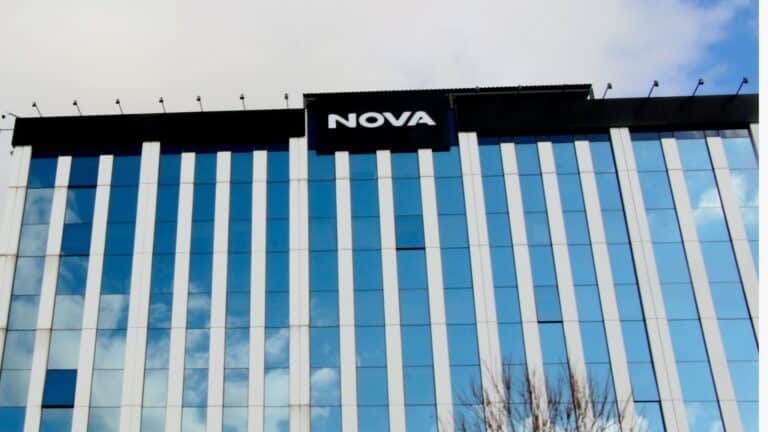 Η Nova αποκτά το 50% του Alpha TV